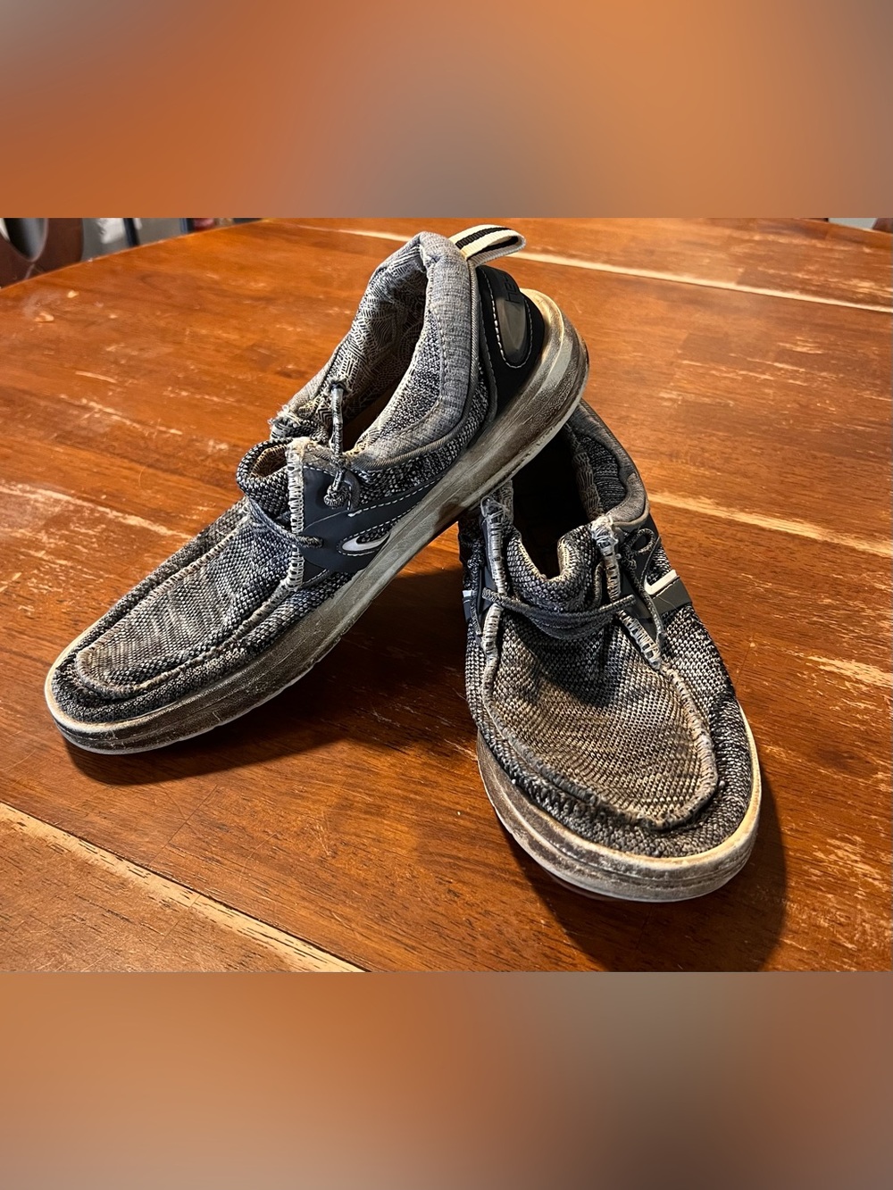 Men's Gray/Black Wally Hey Dudes size 7
